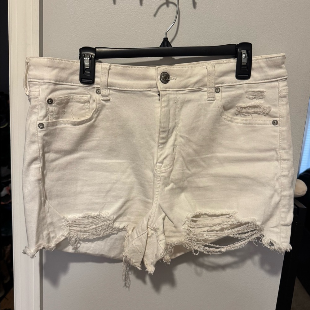 American Eagle Outfitters White Distressed Jean Shorts - EXTREMELY STRETCHY